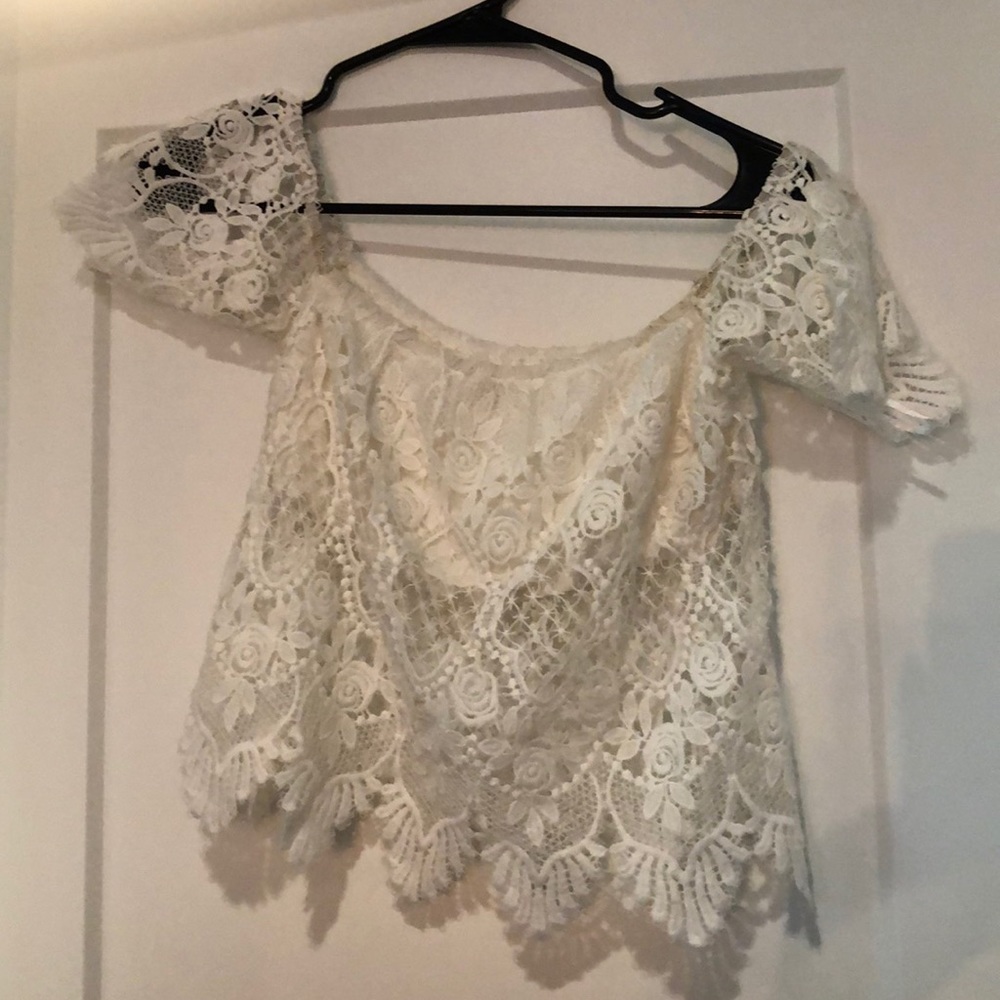 White top🤍 - Picture 2 of 2